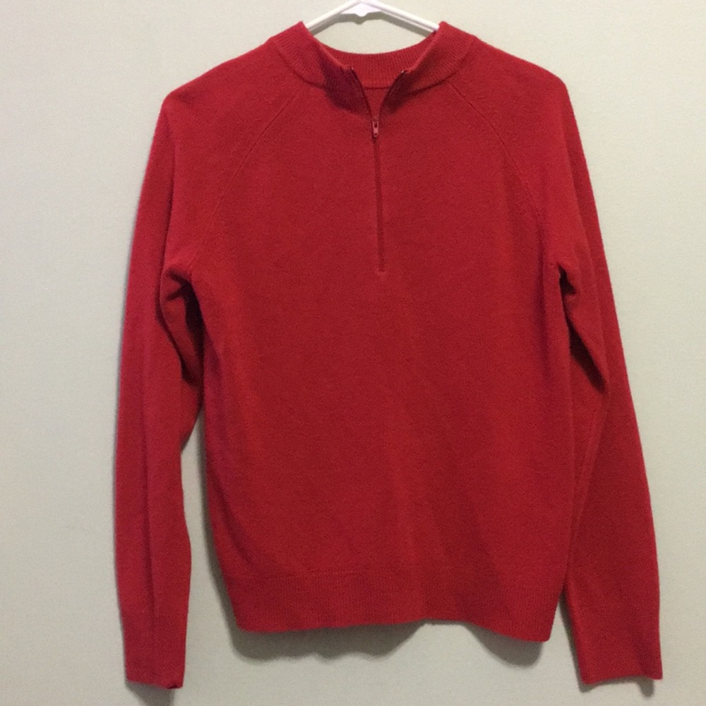 Pullover sweater with zipper